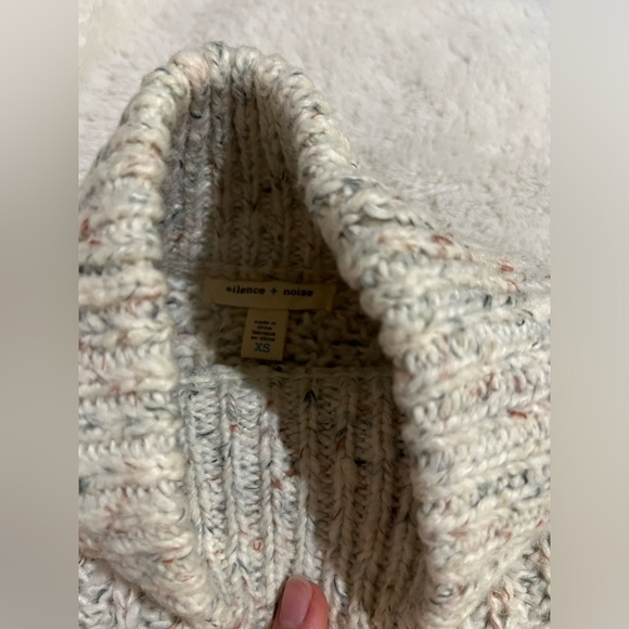 Urban Outfitters Knit Turtleneck - Picture 2 of 2